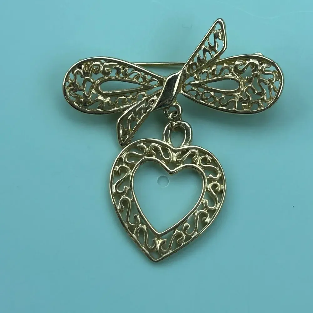 Vintage Filigree Heart and Bow Dangle Brooch – Gold Tone Fashion Jewelry